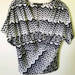 Cynthia Steffe V Neck Blouse XS Black & White